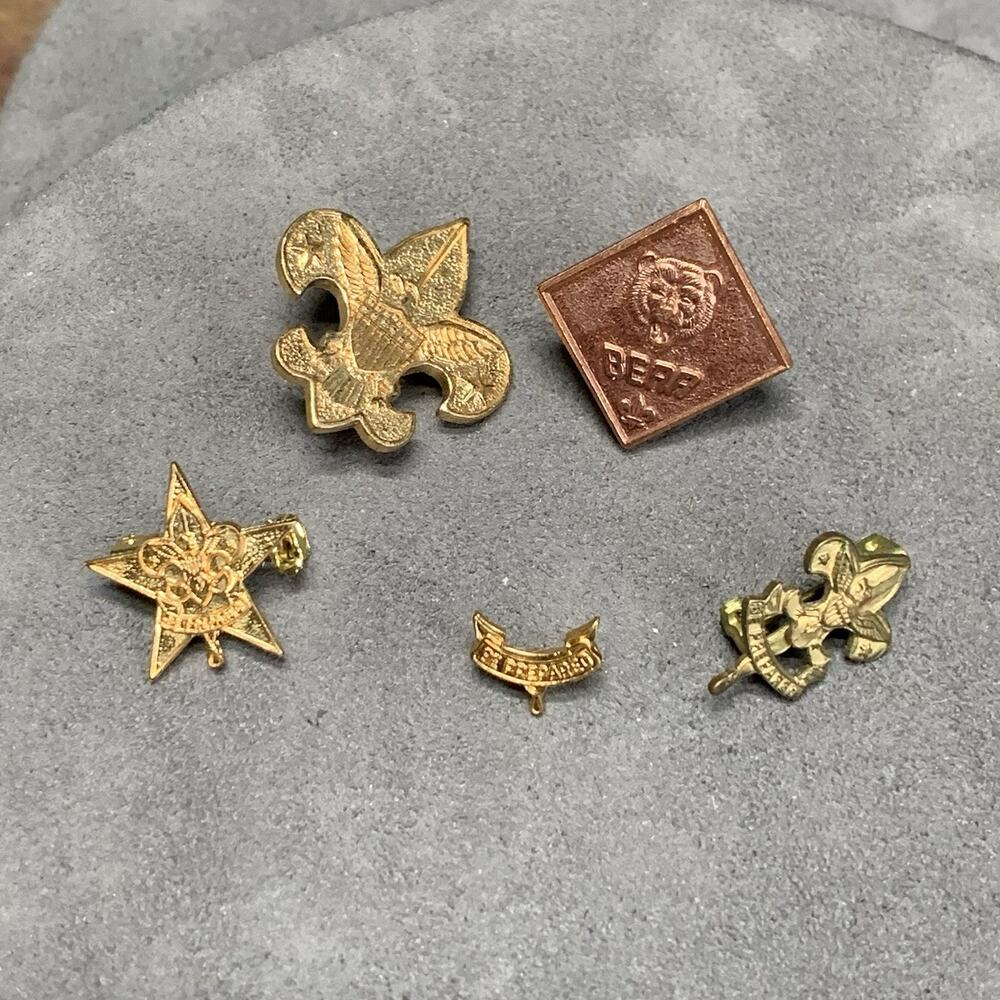 Vintage BSA Boy Scouts of America Pins & lapel Pins Lot Of 5. B